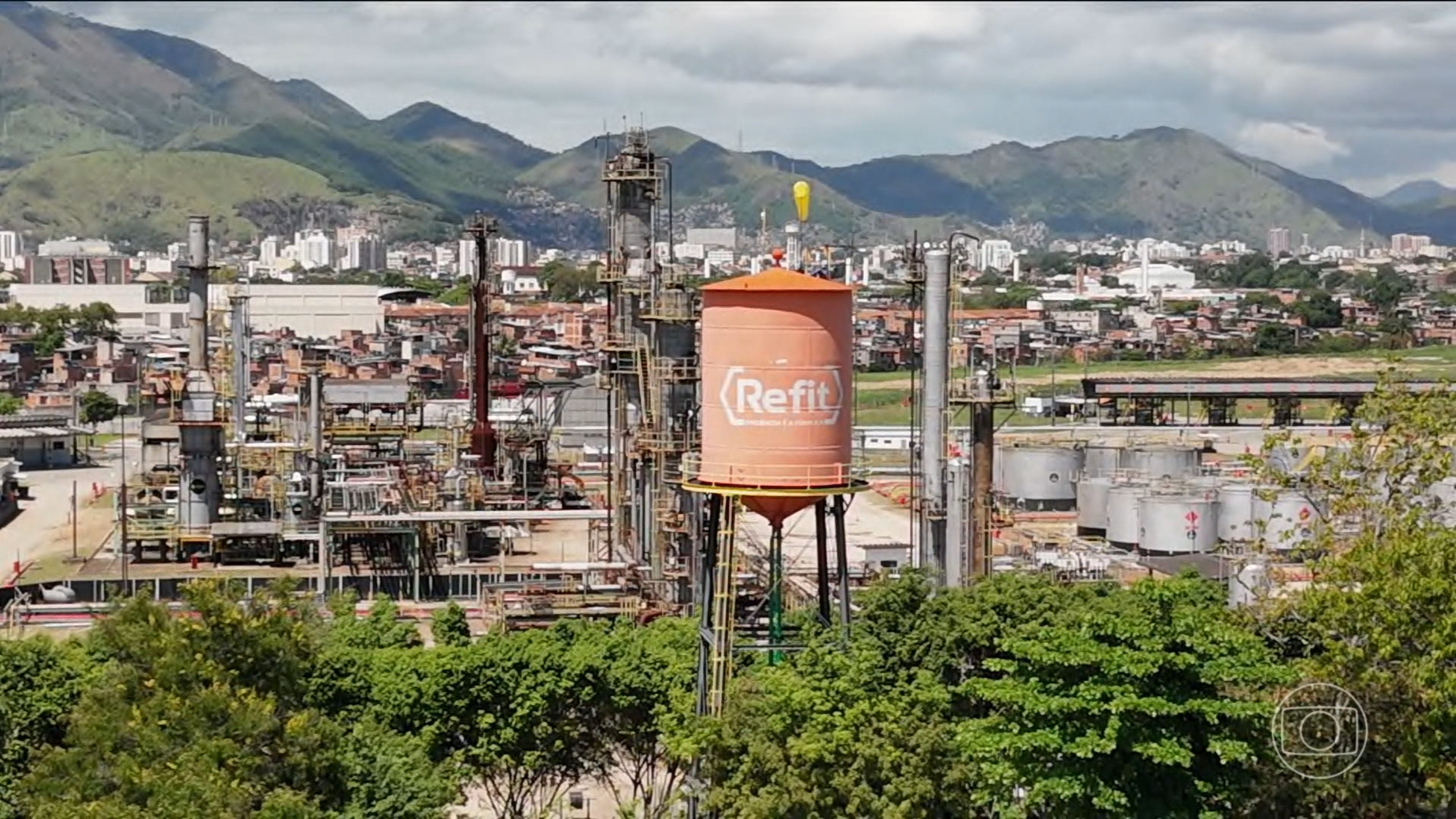 Refit, que deve R$ 10 bilhões ao RJ, ganhou incentivo fiscal do governo Cláudio Castro