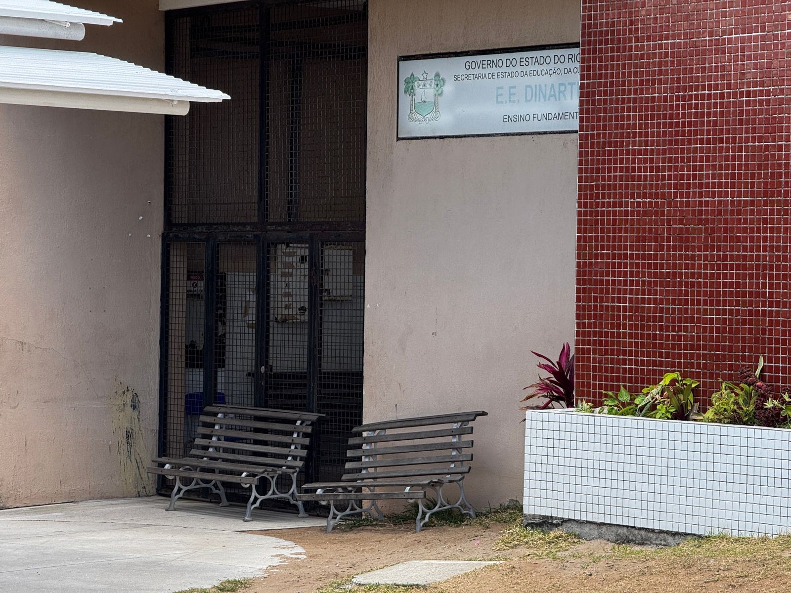 Escolas de Mãe Luíza suspendem aulas após confronto entre policiais e criminosos