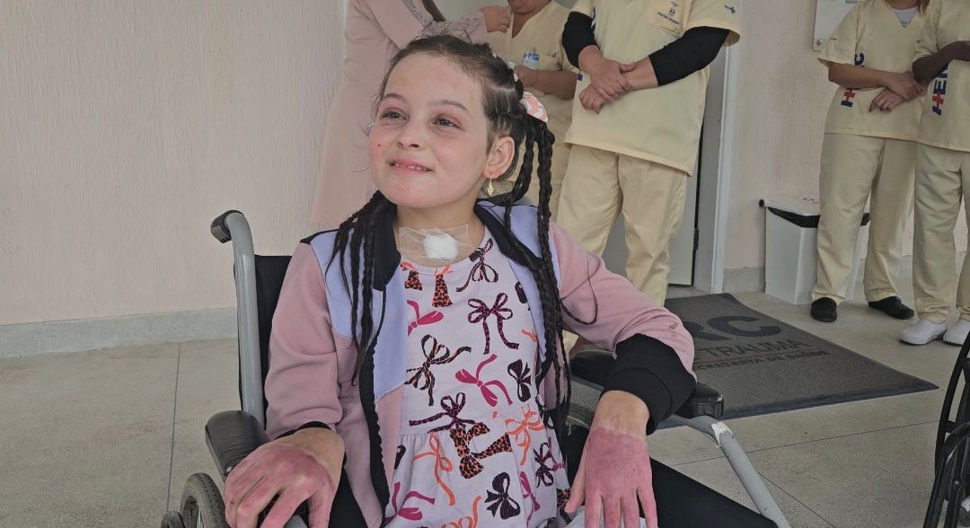 Menina de 9 anos ferida em explosão de lancha em Cabo Frio recebe alta 