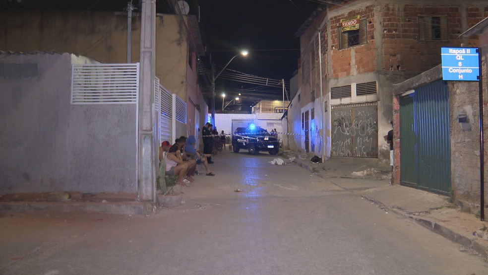 Local onde mulher foi morta a facadas pelo marido no DF — Foto: TV Globo