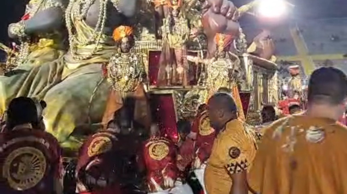 Pelo menos 4 são atropelados por alegoria de Maricá no fim do desfile