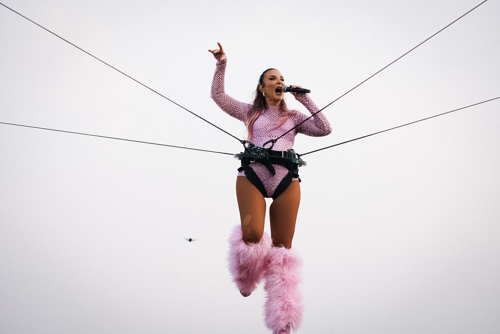 Estrutura importada, 'truque' e só um ensaio: Os bastidores do voo de Ivete Sangalo no Rock in Rio