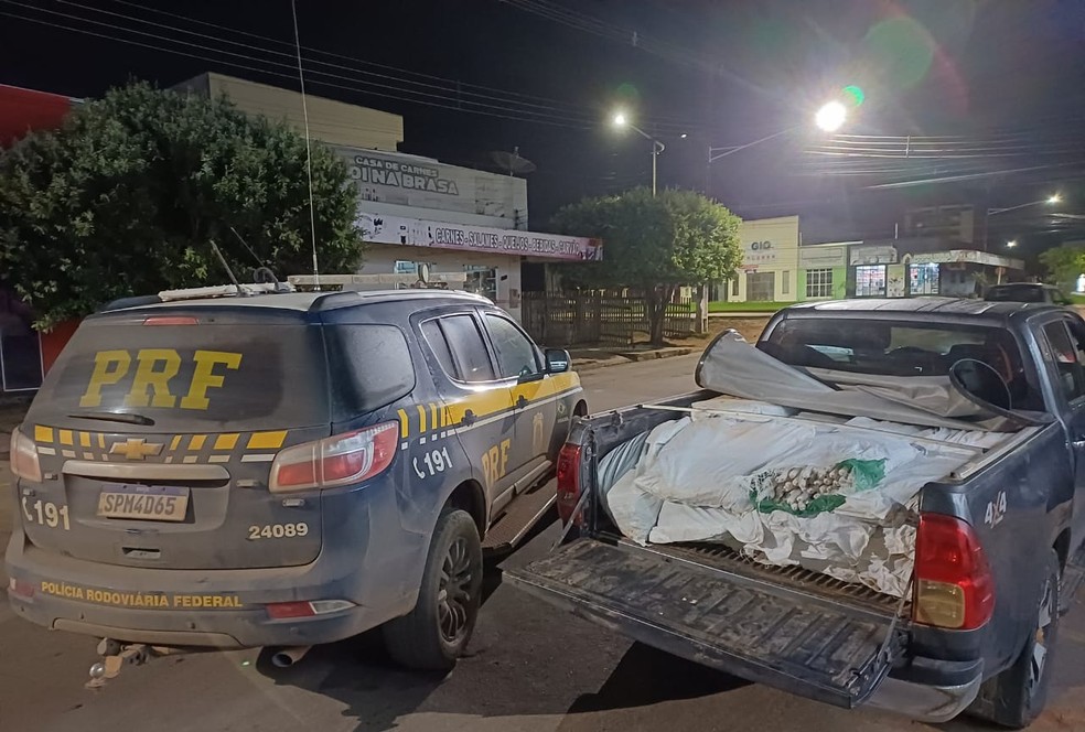 Ocupantes do carro disseram que tinham como destino Moraes Almeida, no Pará — Foto: Polícia Rodoviária Federal