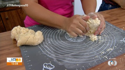 Veja o preparo da receita de salgadinhos na cozinha do JA1