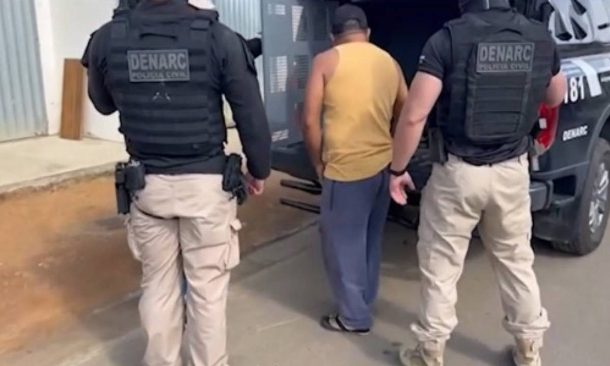 Dupla é presa e revólver apreendido em operação contra narcotráfico e comércio ilegal de armas de fogo na Bahia