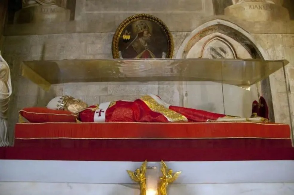 Túmulo do papa Gregório 10, na catedral de Arezzo, na Itália. — Foto: Getty Images via BBC