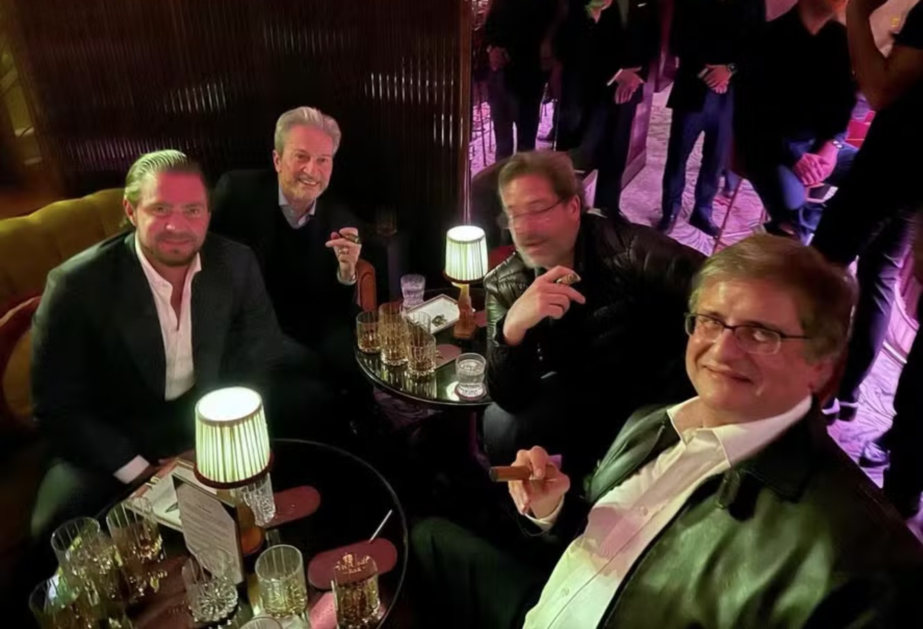 Foto revela encontro entre procurador e ex-banqueiro em Londres