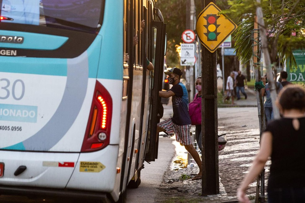 Passageira vai receber indenização após sofrer lesão na coluna durante viagem de ônibus — Foto: Thiago Gadelha/SVM