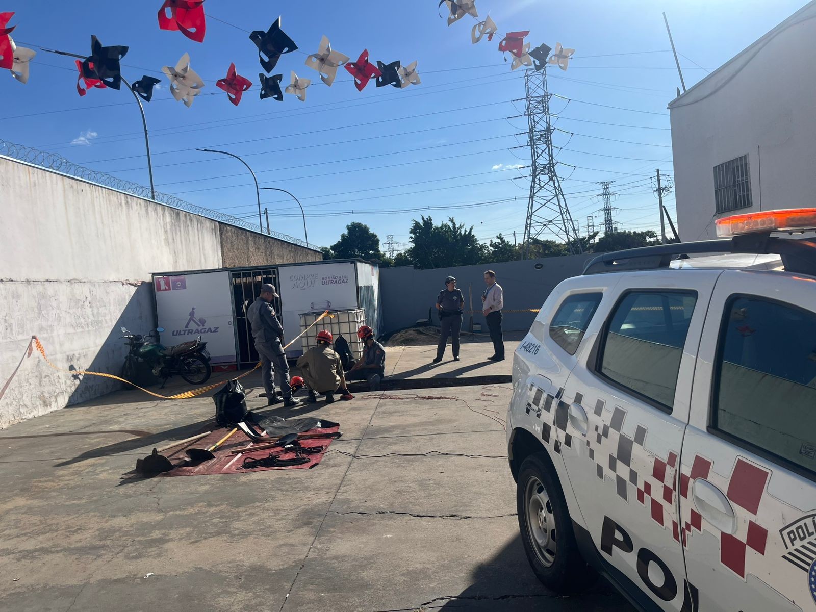 Reforma em posto de combustíveis encontra túnel que dá acesso a banco em Sumaré, diz PM