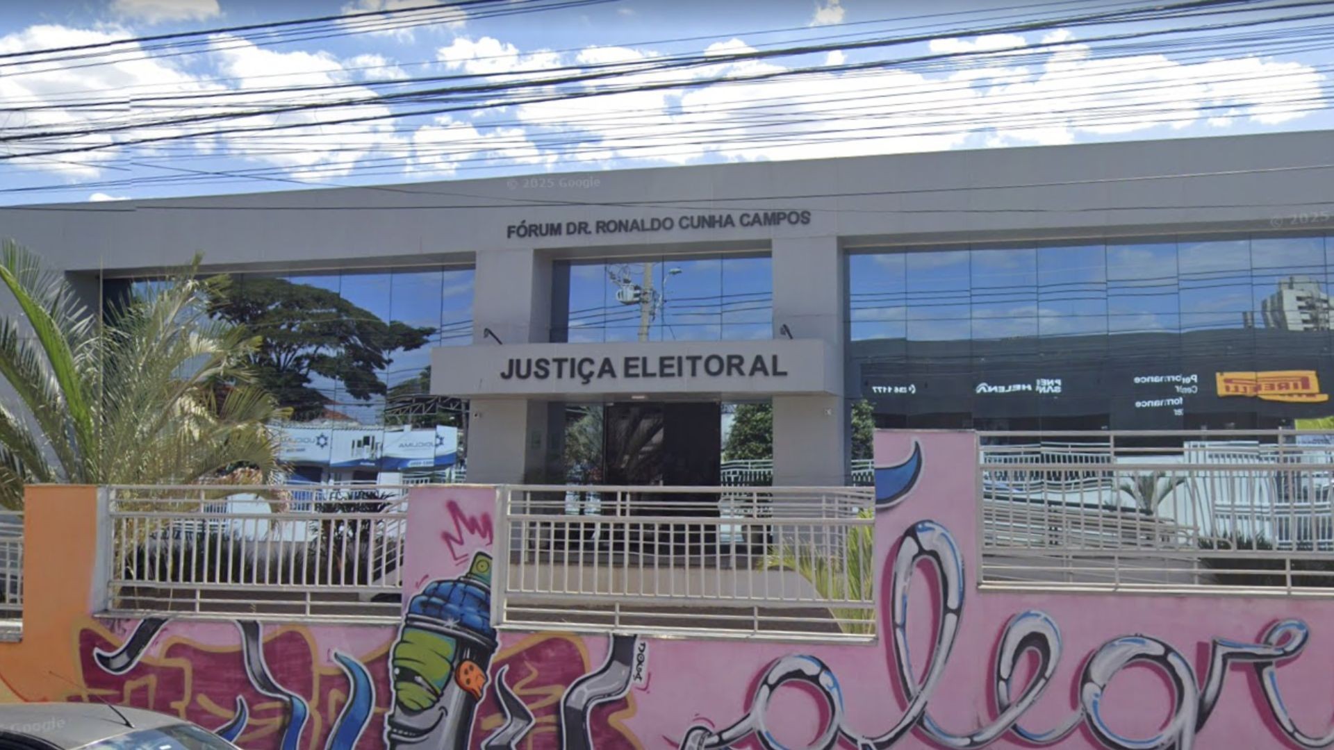 Fiação do Cartório Eleitoral de Uberlândia é furtada dois dias antes das eleições; parte interna não foi afetada