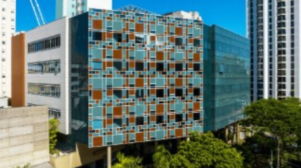 Fogo atinge andar de unidade do Einstein em Perdizes, Zona Oeste de SP