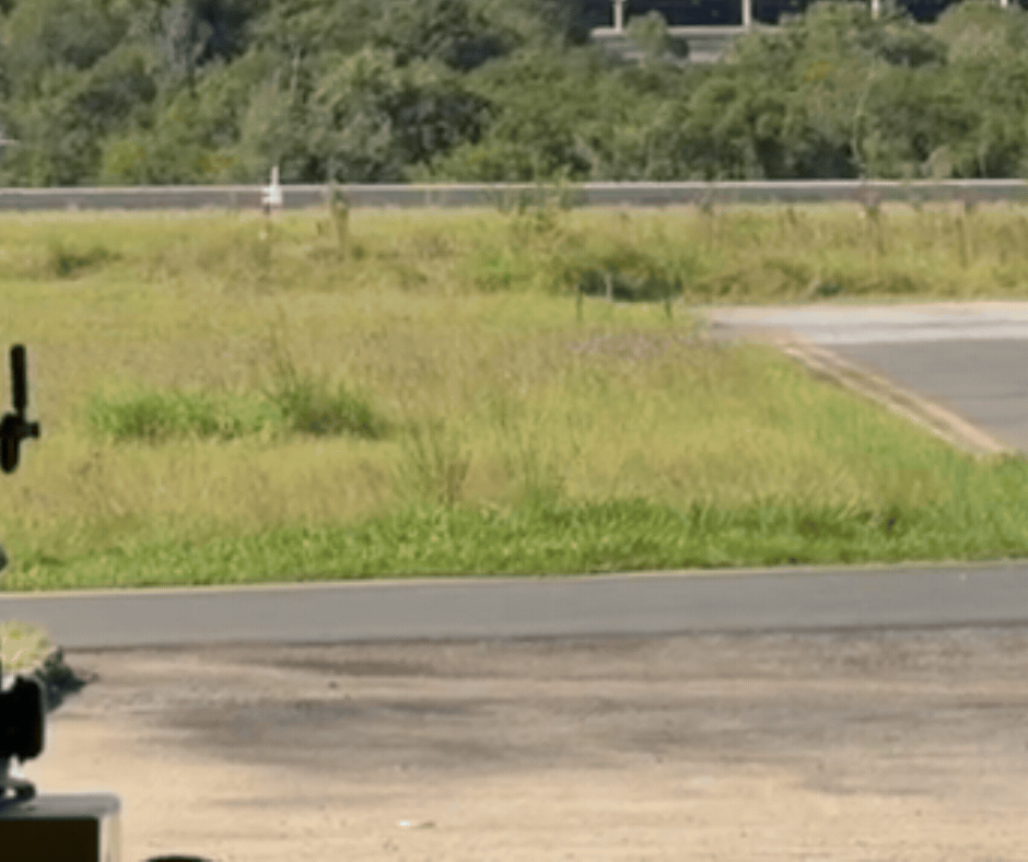 Vídeo mostra avião em aeroporto de SC antes de queda que matou 4 pessoas no RS