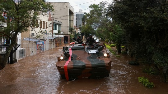 Nível do Guaíba baixa mais 8 cm, e água deixa de avançar em Porto Alegre - Foto: (Diego Vara/Reuters)