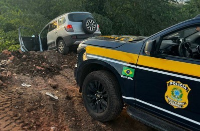 Carro cai em ribanceira durante perseguição da PRF em RO; motorista levava mais de 100 kg de cocaína