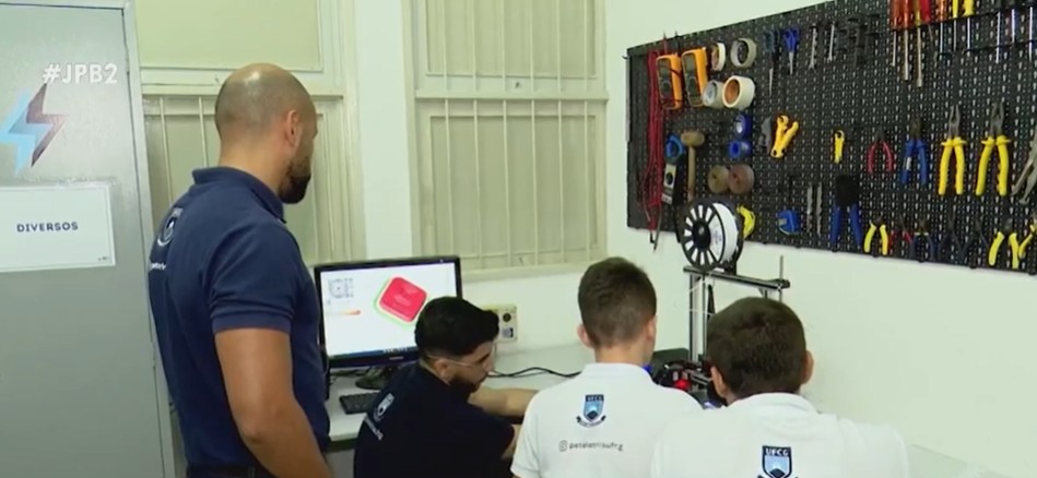 Estudantes de engenharia elétrica desenvolvem impressora 3D na UFCG: 'deu muito certo'