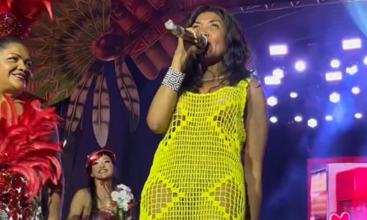 Gaby Amarantos canta 'Vermelho' em participação surpresa durante evento do Boi Garantido em Manaus; VÍDEO
