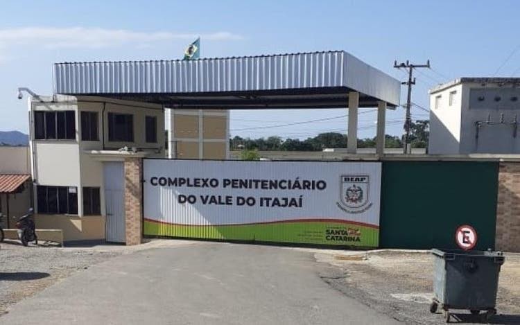 Justiça determina soltura de cerca de 230 detentos por superlotação em prisão de Itajaí 