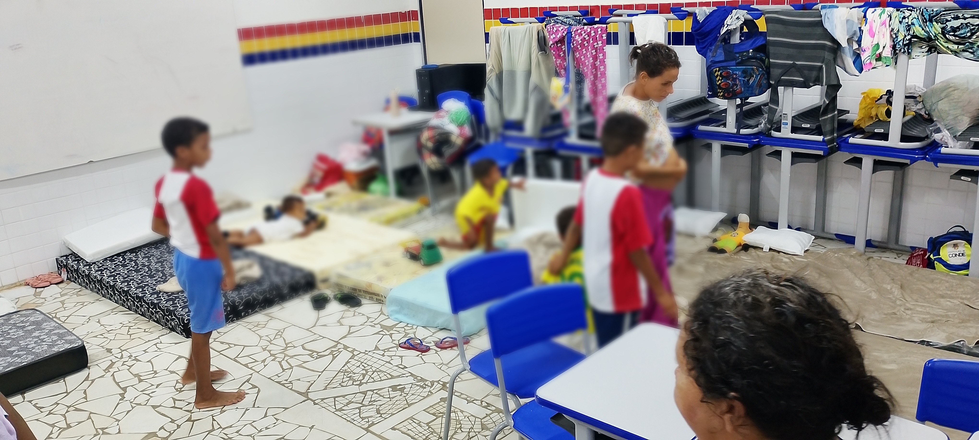 Famílias ficam desabrigadas e são alojadas em escola de João Pessoa, após chuvas