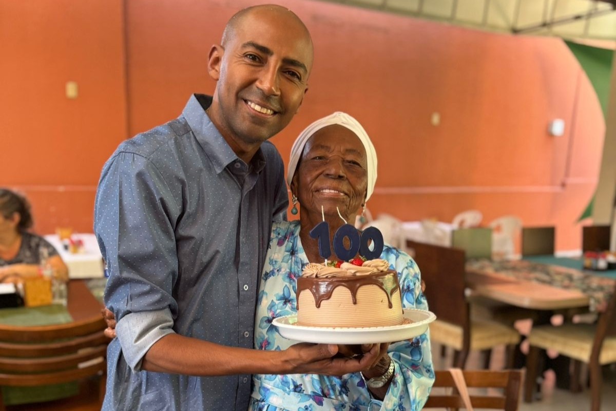 Aos 100 anos, avó que ama forró e mora sozinha inspira gerações no interior de SP