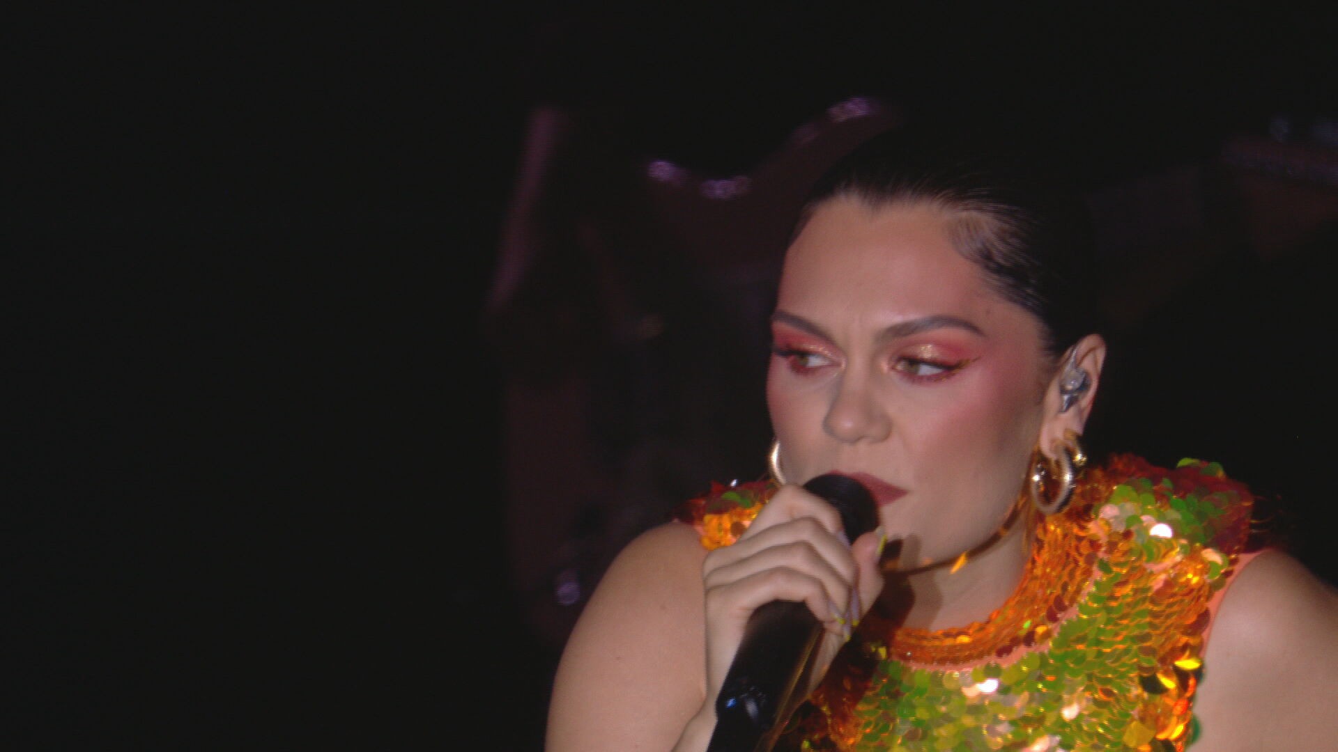 Jessie J revela câncer de mama em estágio inicial e anuncia breve pausa na carreira