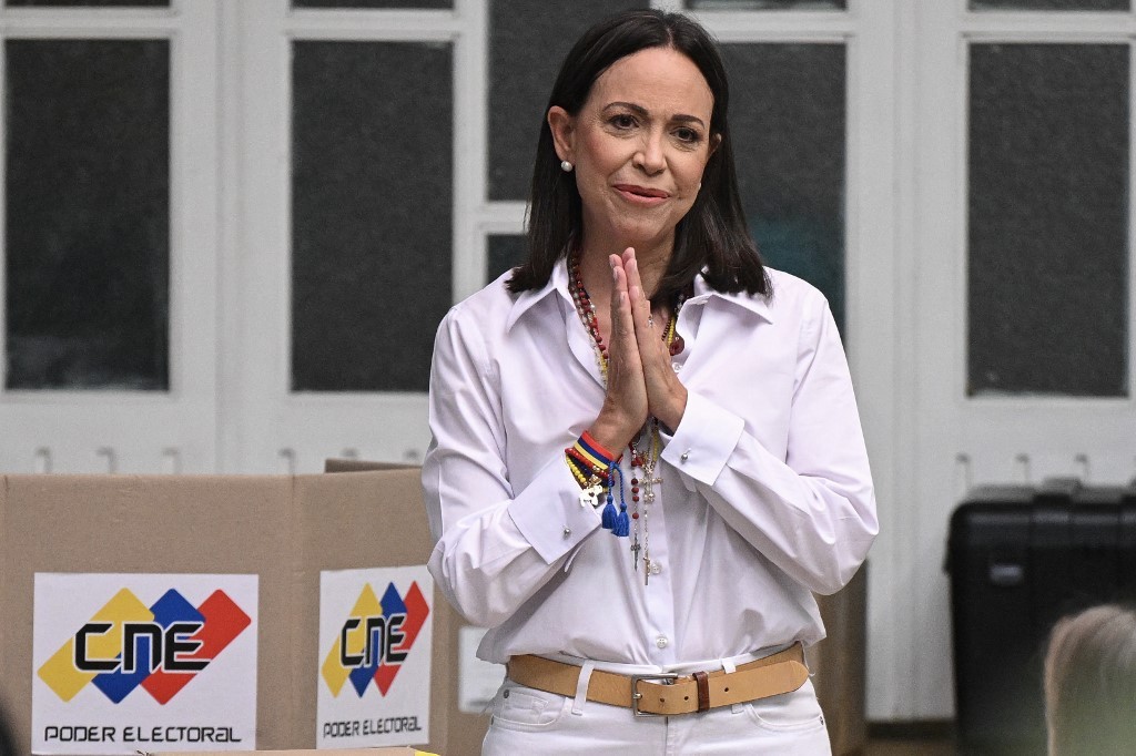Prisão relâmpago, ataques e vida oculta: trajetória de resistência de María Corina Machado