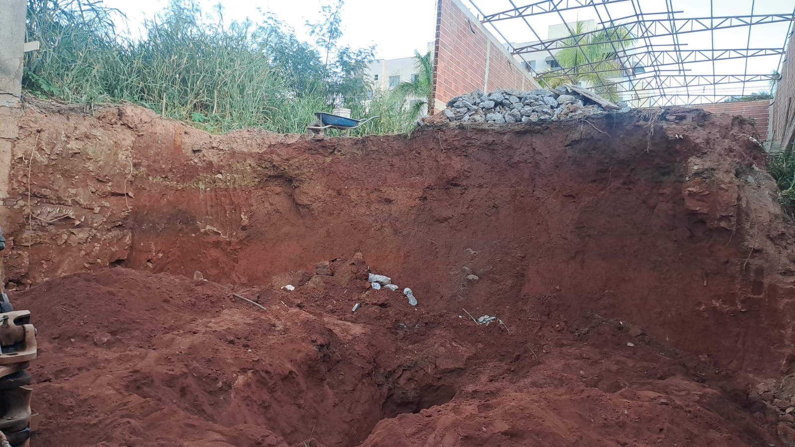 Trabalhador morre soterrado durante obra em Santana do Paraíso