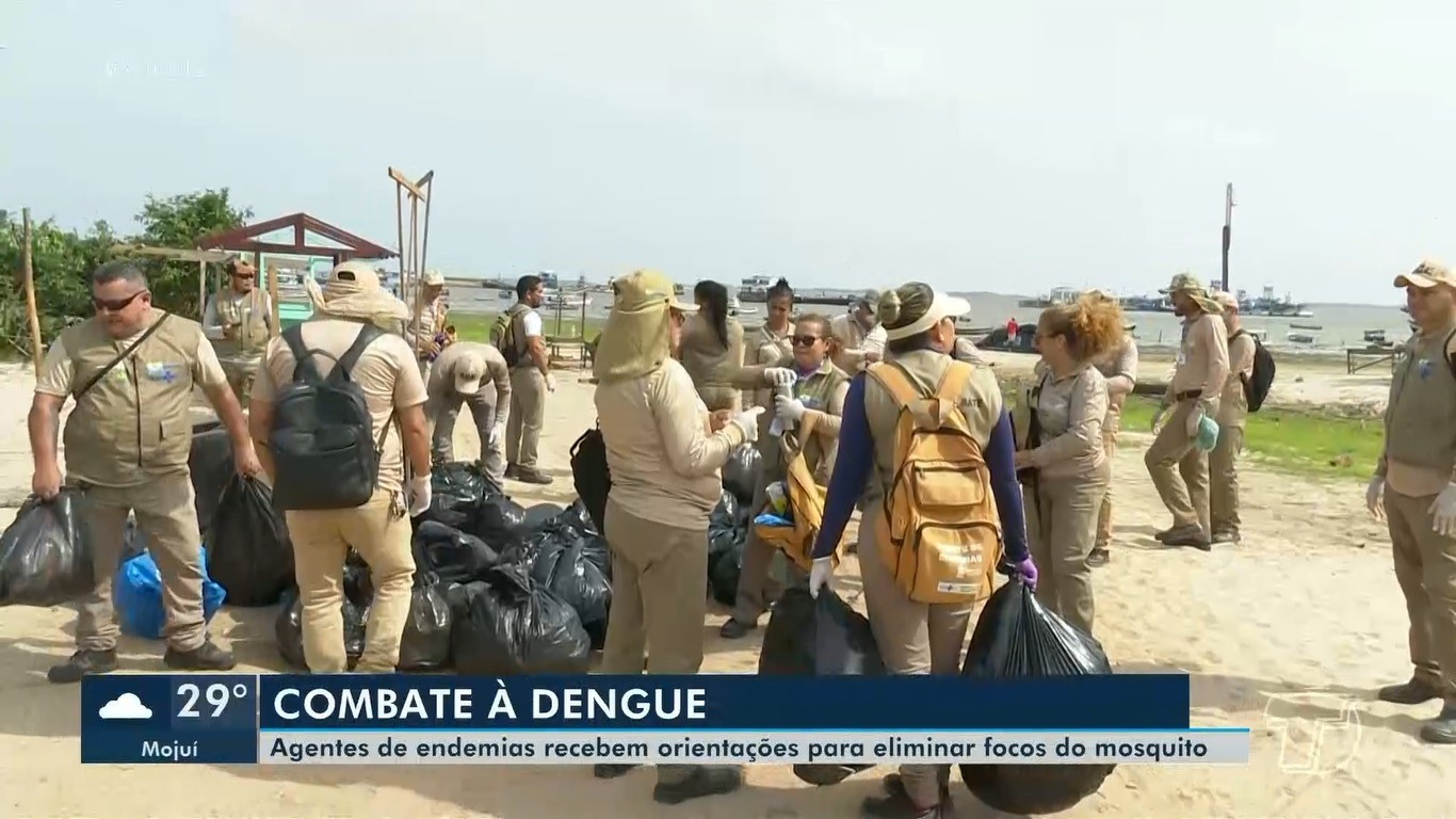 Agentes de endemias realizam ação educativa na Praia do Porto dos Milagres, em Santarém