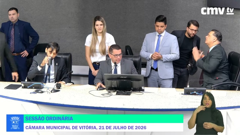 Presidente da Câmara de Vitória, Anderson Goggi profere palavras de baixo calão ao vivo durante sessão — Foto: Reprodução/Câmara Municipal de Vitória