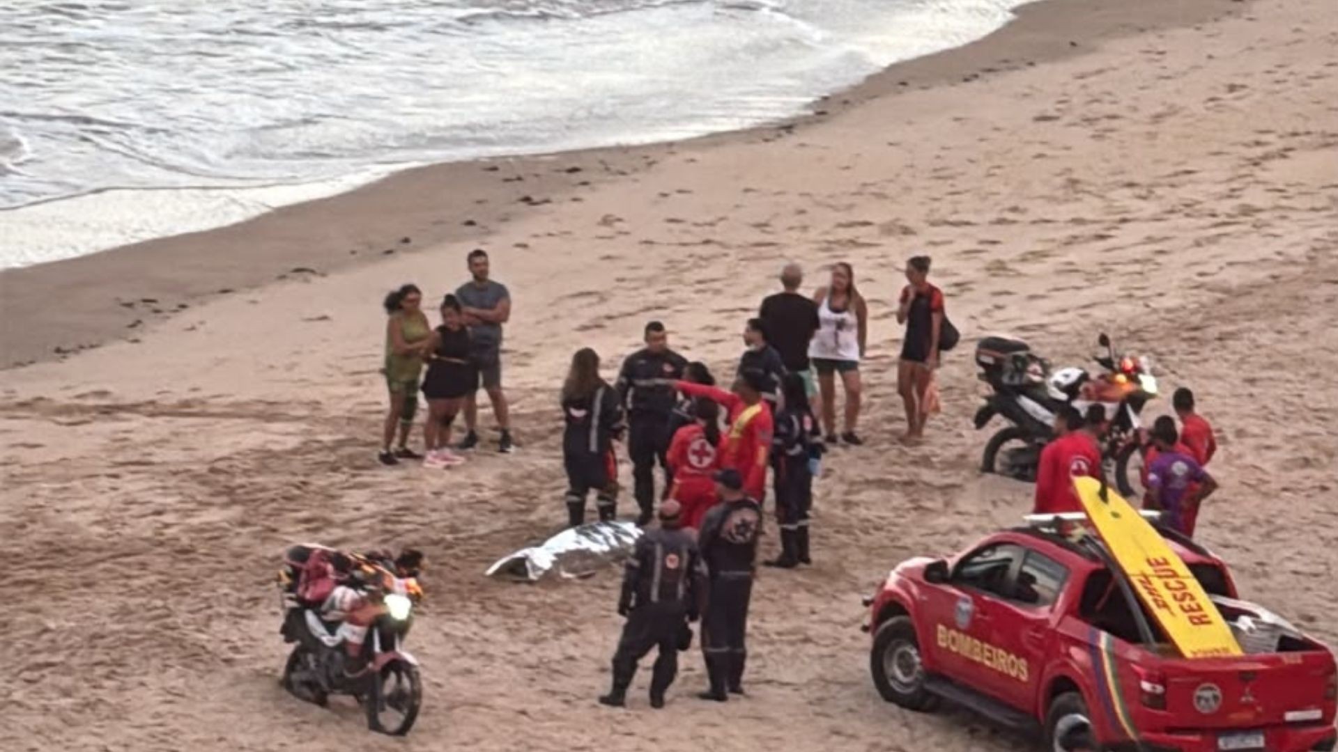 Idoso morre afogado na Praia de Piedade, em Jaboatão