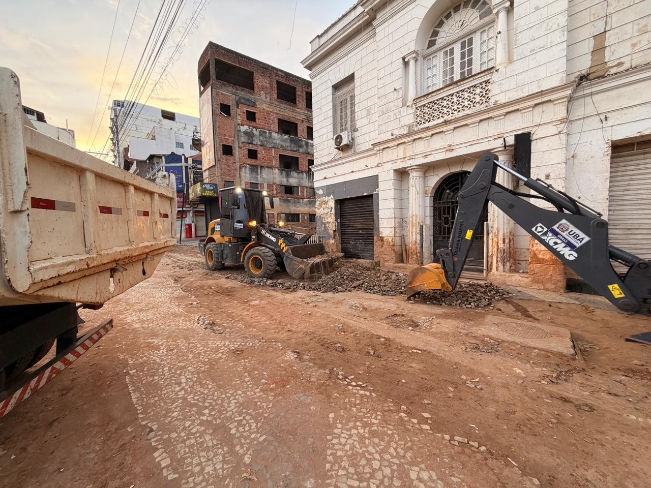 Calçadão de Ubá começa a ser reconstruído após devastação causada pela chuva