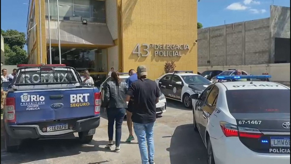 Polcia prende homem por aplicar golpes em idosos em Guaratiba, na Zona Oeste do Rio — Foto: Reproduo/ TV Globo