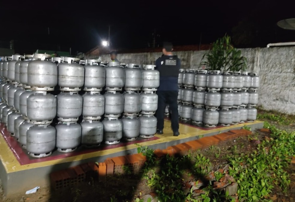 A organização também é investigada por roubar uma carga com 633 botijões de gás de cozinha no interior do estado. — Foto: Reprodução