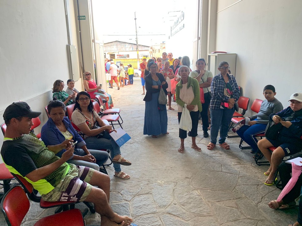 Fila na Unicat da Central do Cidadão do Alecrim, em Natal — Foto: Gustavo Brendo/Inter TV Cabugi
