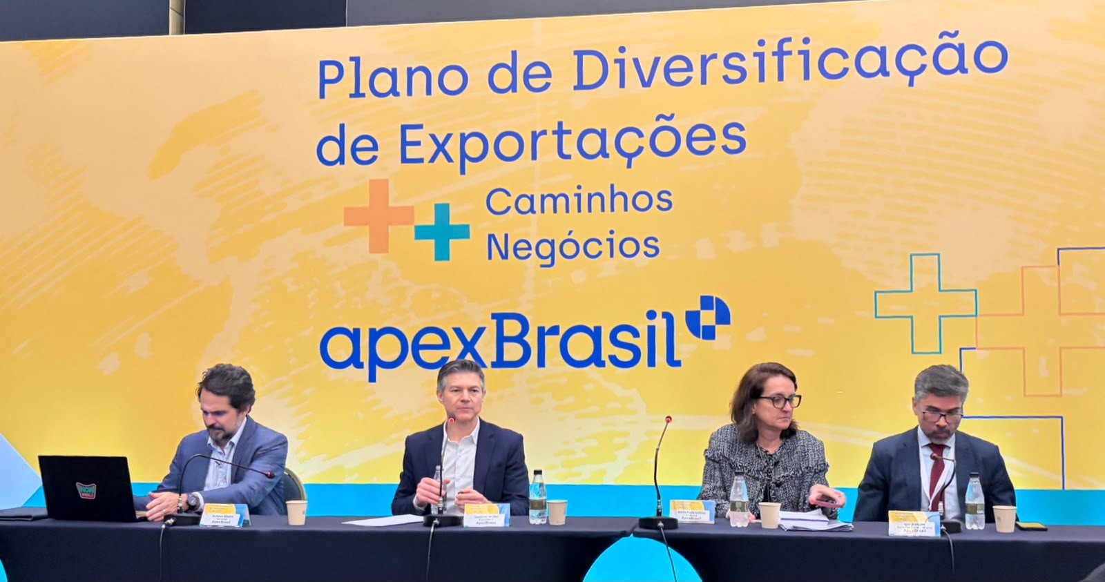 ApexBrasil anuncia 'plano socorro' para empresas afetadas pelo tarifaço; Canadá, Alemanha e China entram como foco