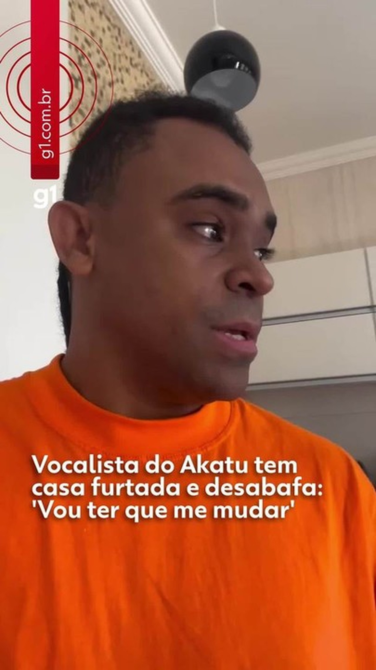 Vocalista do Akatu, grupo de pagode de BH, tem casa invadida dias depois de gravar com Péricles