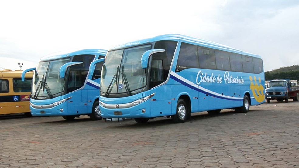 Pacientes de Patrocínio recebem novos ônibus para tratamento contra câncer em outras cidades | Triângulo Mineiro | G1