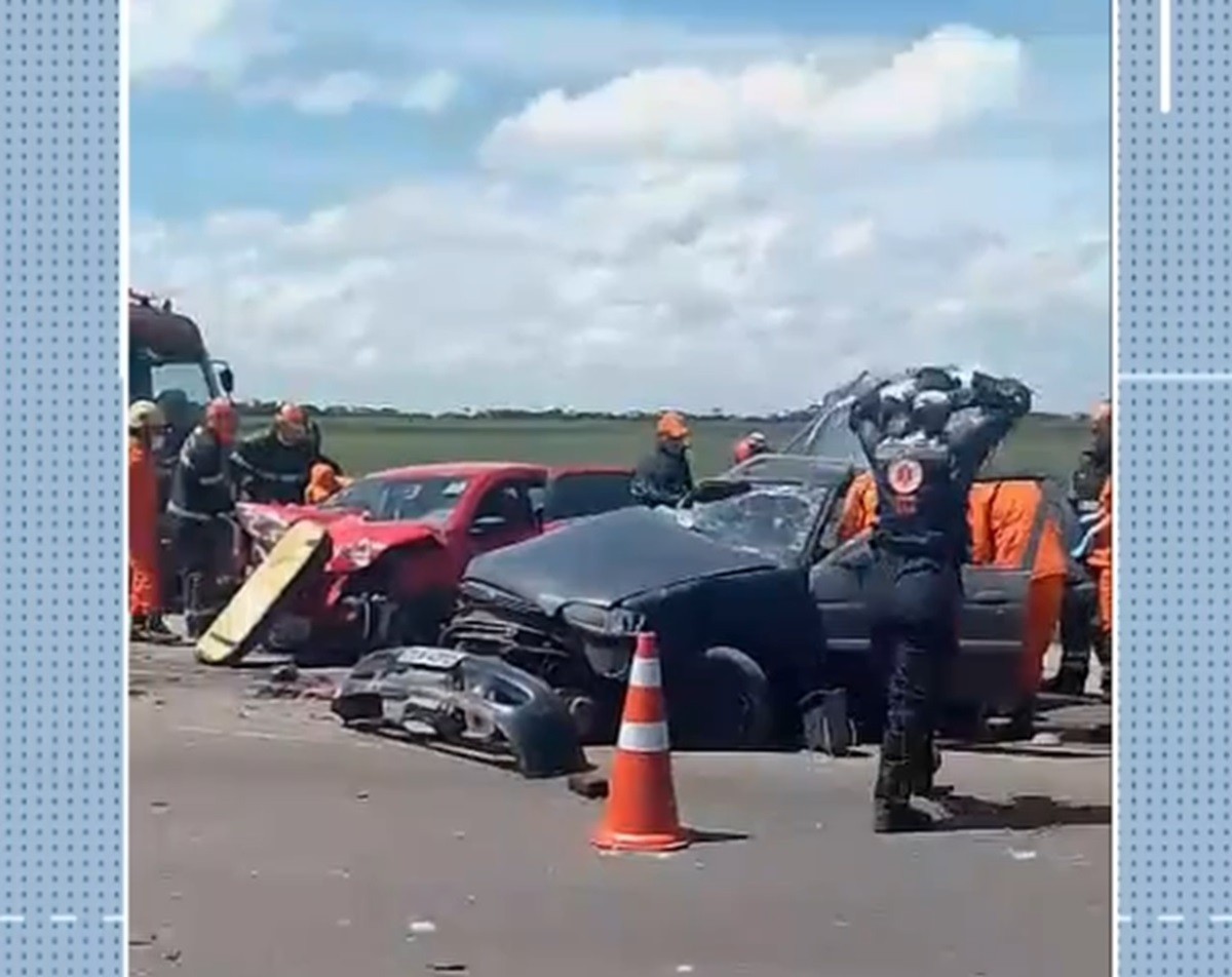 Colisão entre carros deixa cinco feridos no Benedito Bentes, em Maceió