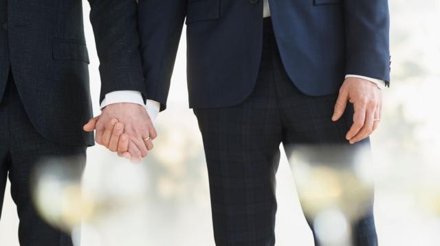'Não fazemos convites homossexuais': o que diz a lei sobre negar venda por orientação sexual