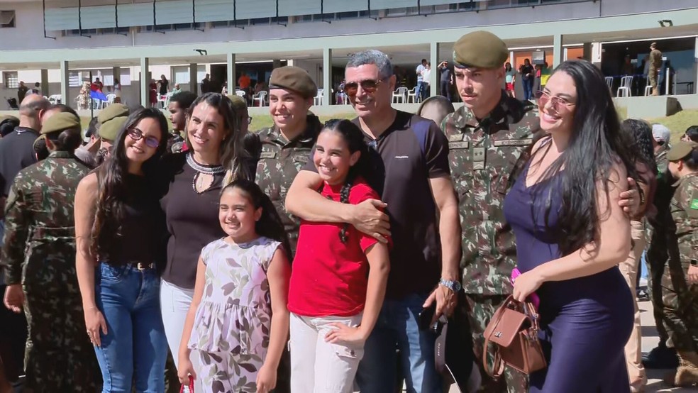 Mulheres se formam pela primeira vez como soldados no Exército Brasileiro, em 28 de abril de 2026 — Foto: TV Globo