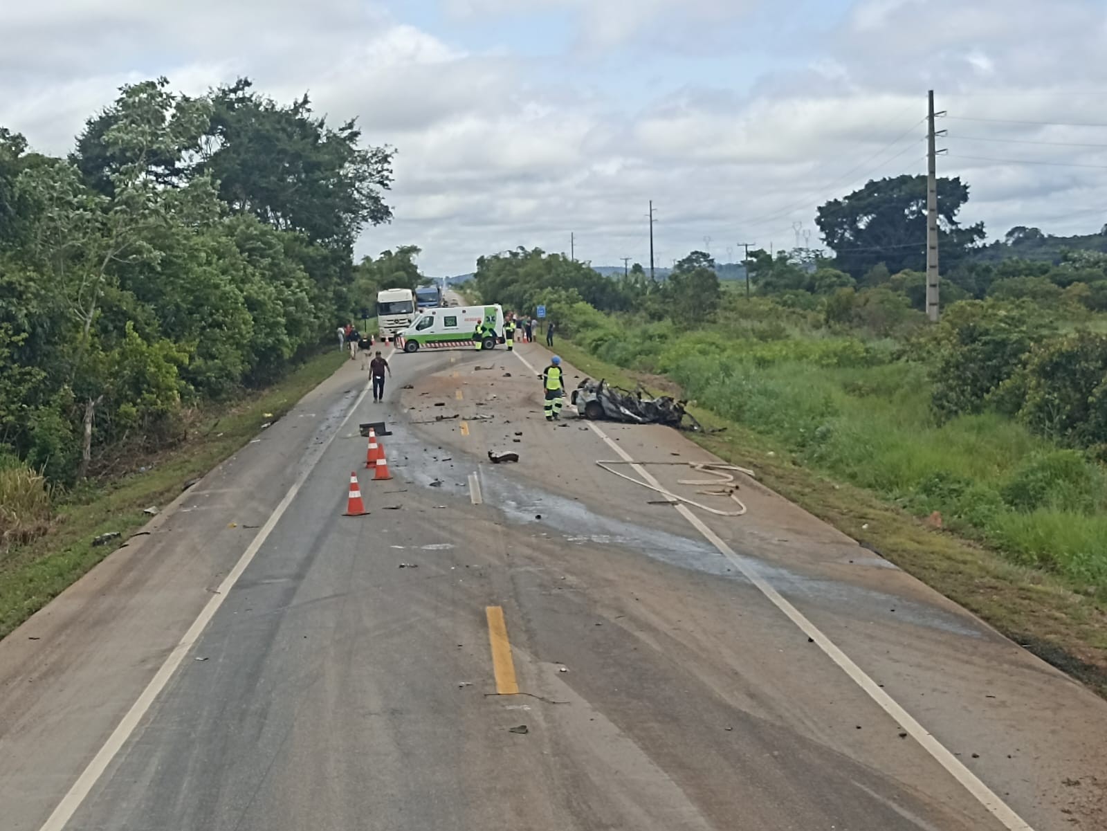 Quatro pessoas morrem carbonizadas em acidente na BR-364 em RO
