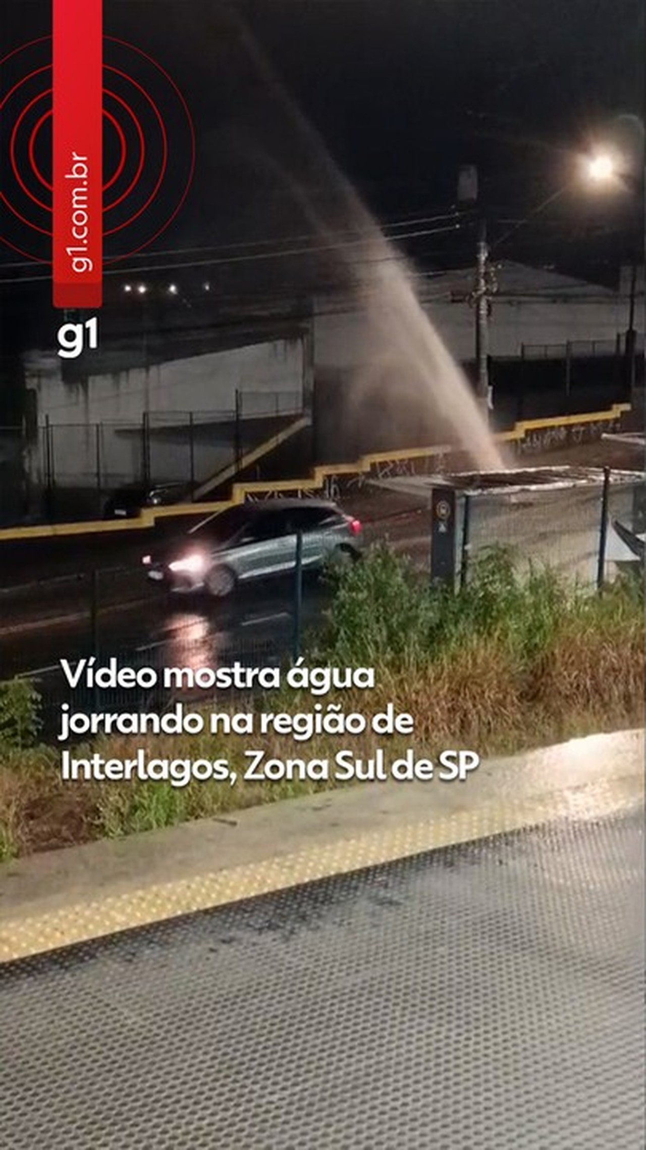 Grande fluxo de água é visto jorrando em rua da Zona Sul de São Paulo 