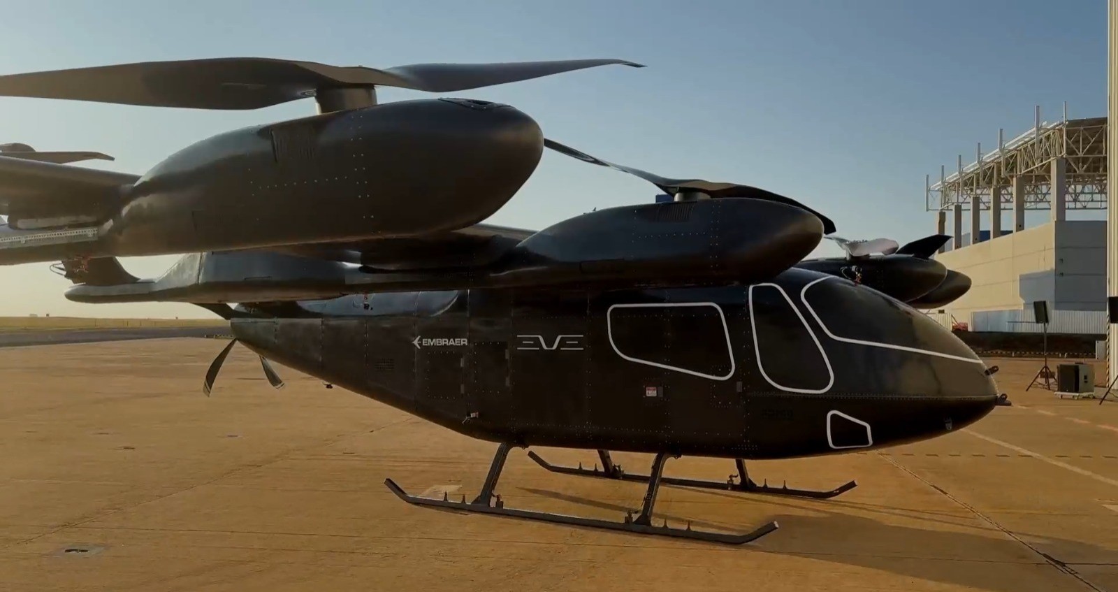 Protótipo de 'carro voador' em tamanho real é revelado pela primeira vez pela Embraer; veja FOTOS