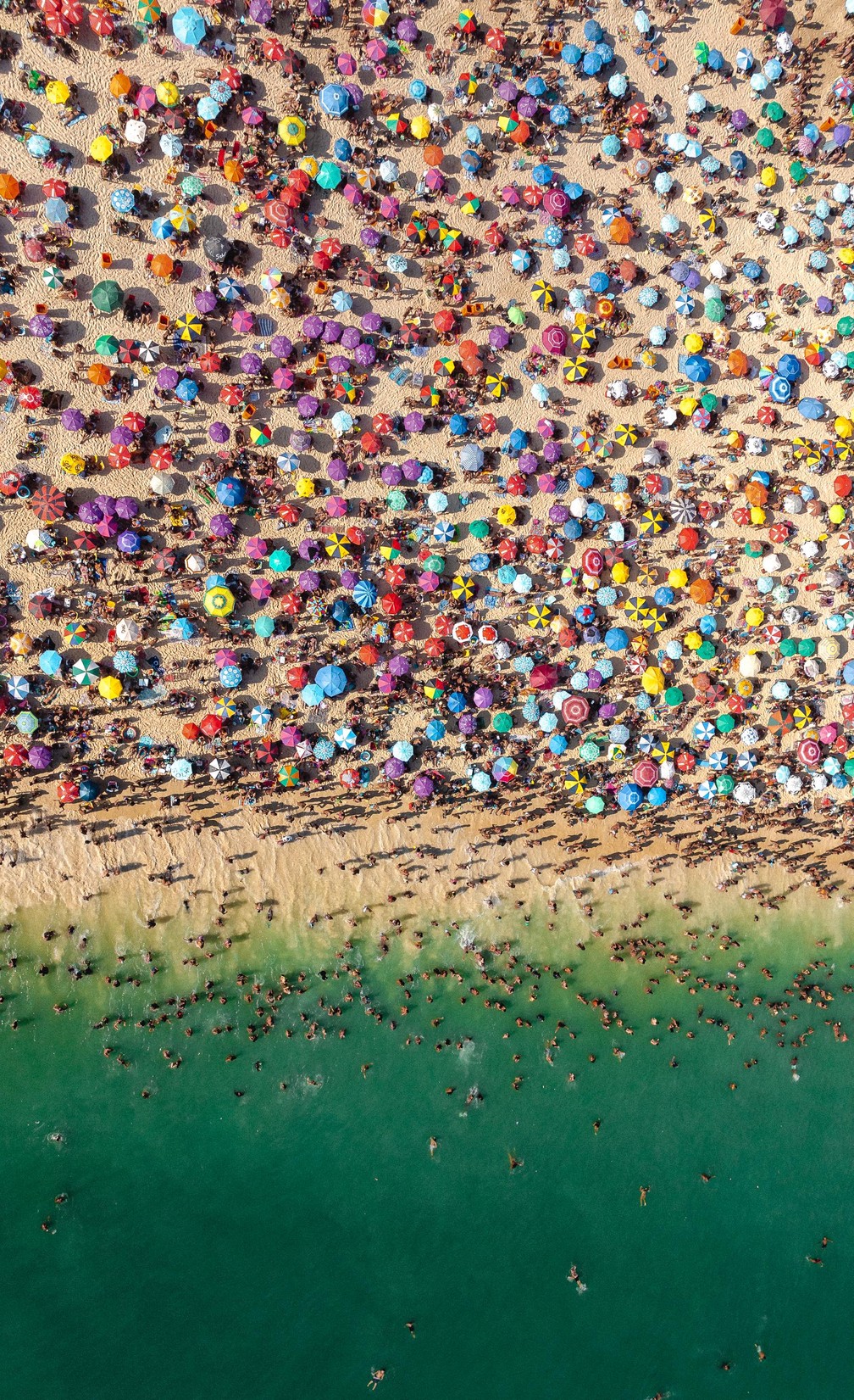 Praia de Ipanema lotada no Dia de São Sebastião — Foto: Felipe Figueiredo/@figfelipefoto