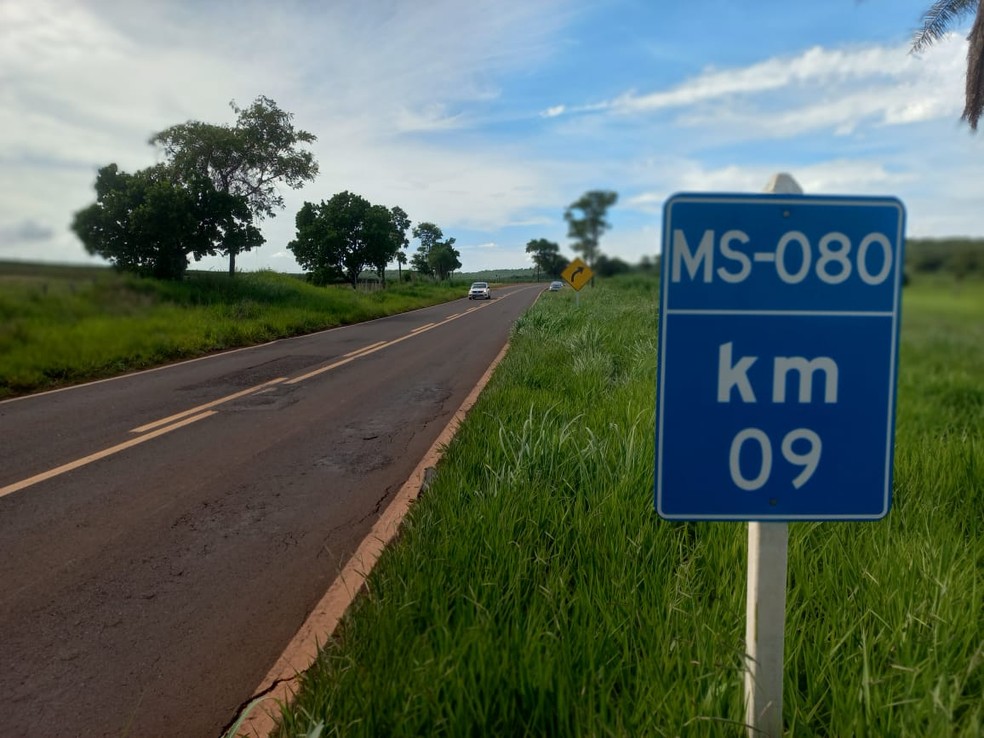 MS 080, caminho para a cidade de Rochedo — Foto: Eduardo Luis/TV Morena