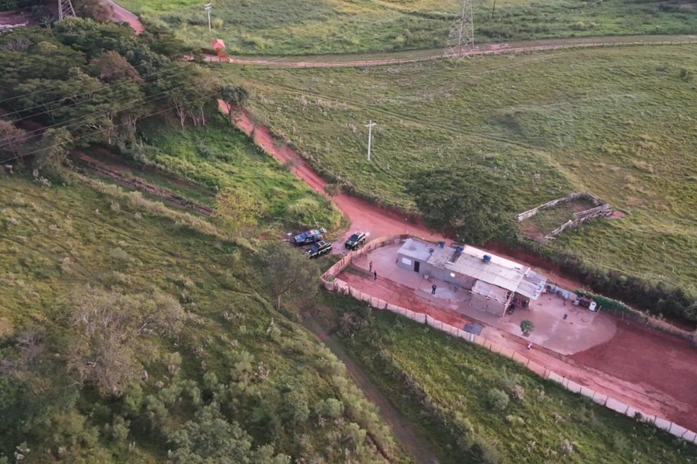 Operação policial cumpriu mandado de busca e prendeu um casal em flagrante em Presidente Prudente — Foto: Polícia Civil/Divulgação