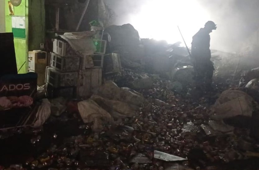Incêndio destrói fábrica de recicláveis na Zona Leste de Manaus