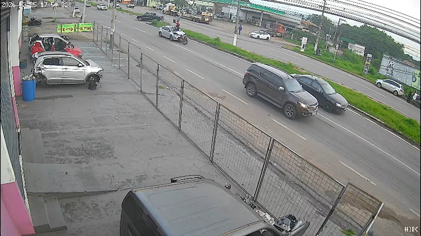 VÍDEO: motociclista por app e passageiro 'voam' após serem atropelados em Várzea Grande (MT)