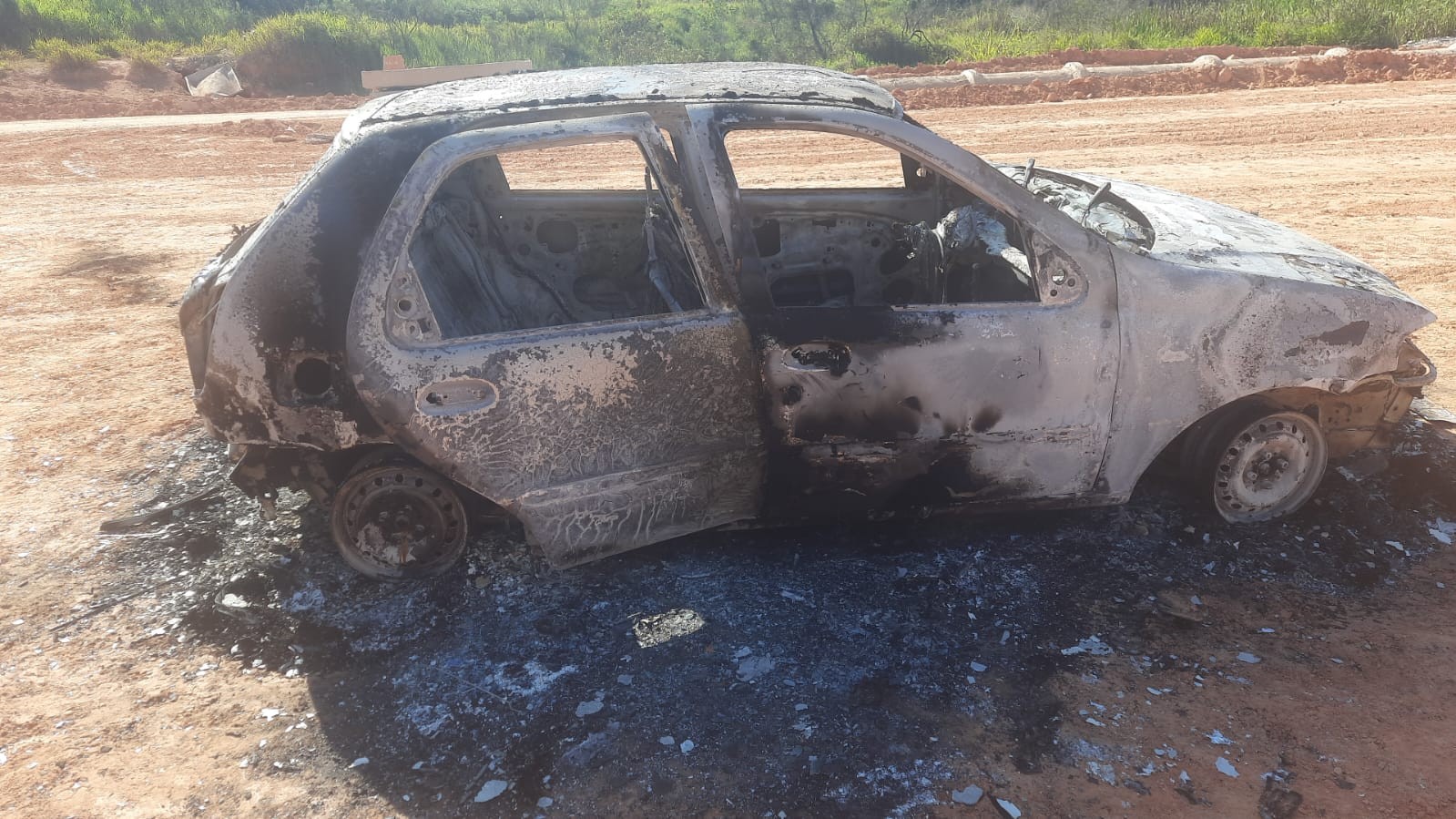 Carro envolvido em assassinato de advogado criminalista é encontrado queimado na Grande BH, diz polícia