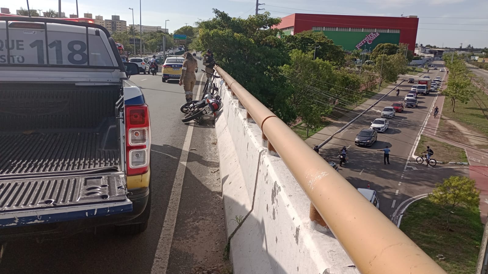 Motociclista morre após cair de viaduto em Aracaju