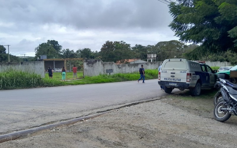 VÍDEO: Jovem é morto a facadas após suposto envolvimento com mulher de traficante em Manaus